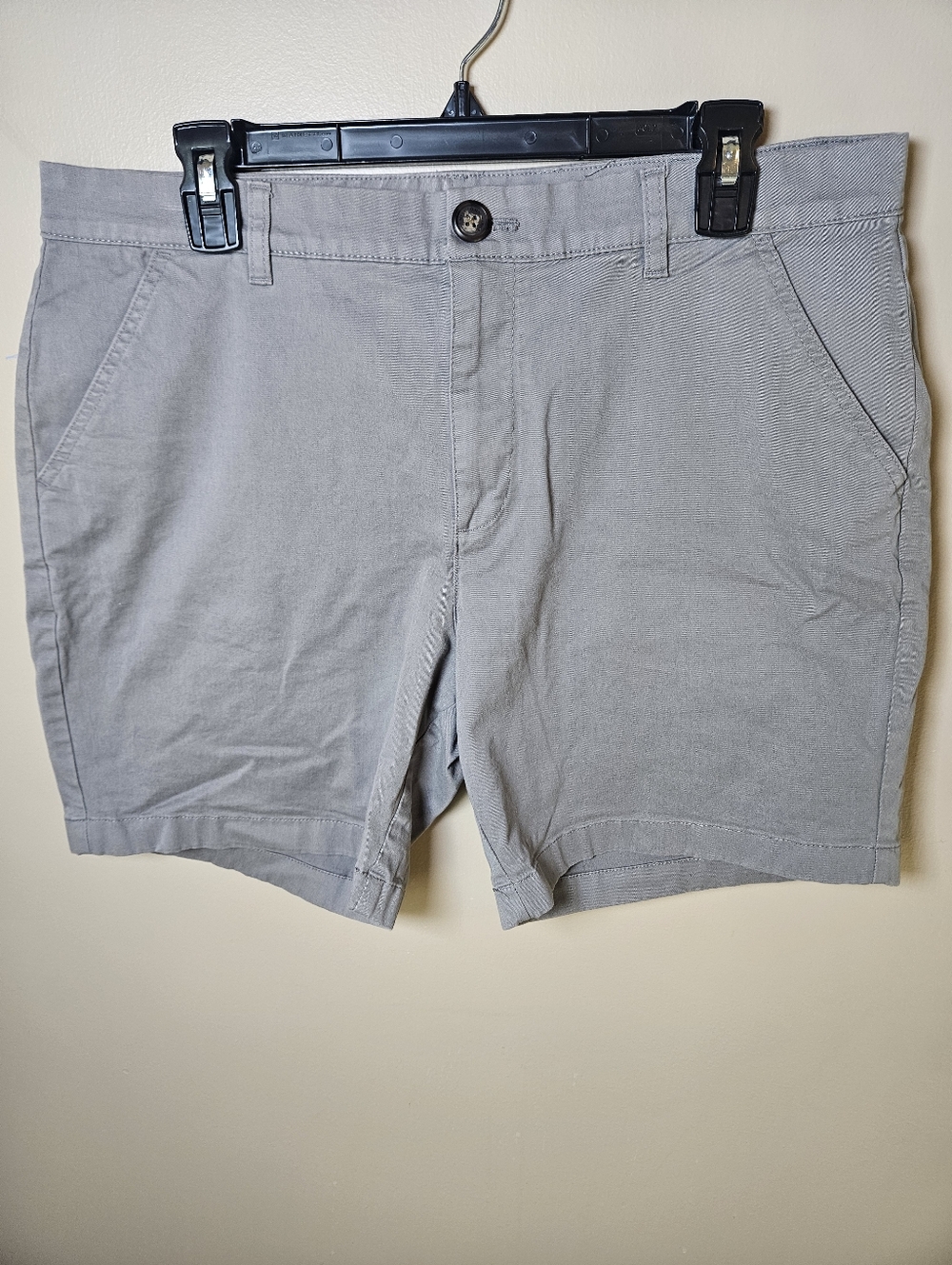 Chubbies Men's Gray 7" Inseam Shorts Size 35 Pockets Chino Casual